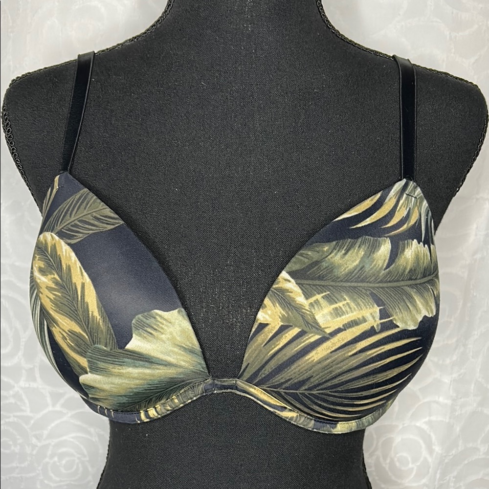 PINK VICTORIA’S SECRET tropical palm tree leaves print padded bra. Size 36 C.